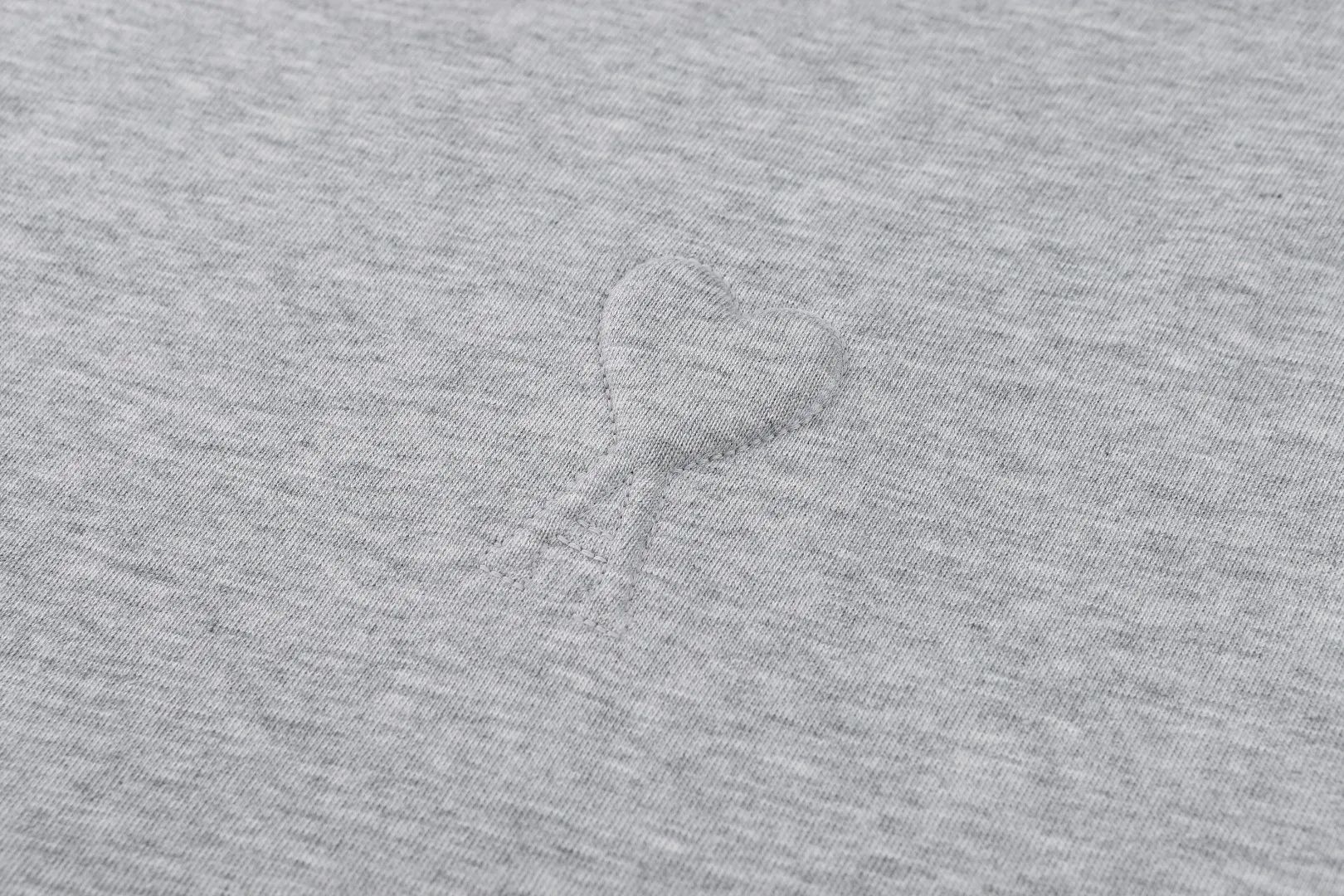 26SS same color embossed embossed ADC embroidered T-shirt ●Authentic 1800 purchased and developed ●32S fine cotton jersey fabric 230g ●1*1 matching rib 280g ●Embossed embroidery ●Fabric enzyme wash ●Customized 1:1 trademark ●Loose fit ●Size: S M L XL ●Style number: 26149/7A#05